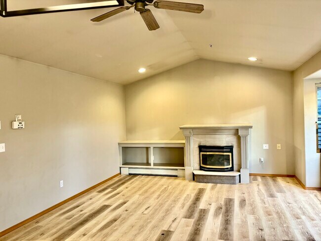 Photo - 1807 Larch Way Townhome