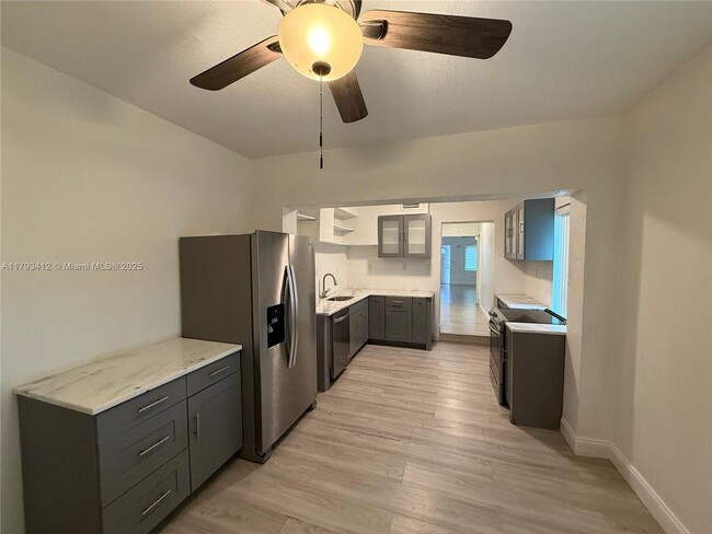 Foto del edificio - 1429 SW 23rd Terrace