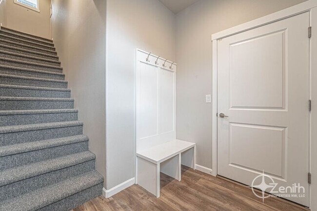 Building Photo - 14422 NE 22nd Ave