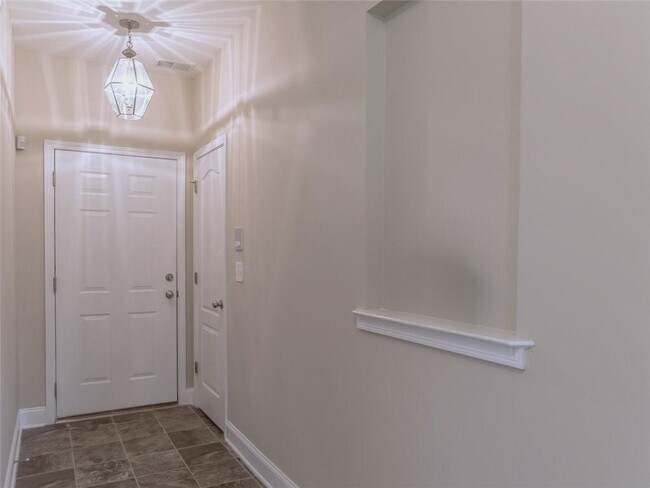 Building Photo - 3945 Pointe Vecchio Cir