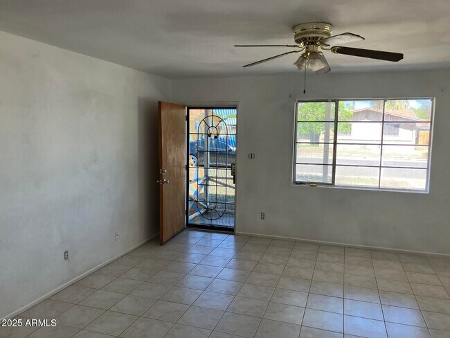 Foto del edificio - 3419 W Glenn Dr