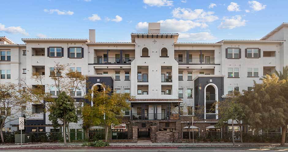 Iconic on Alvarado - Lease by the Bed