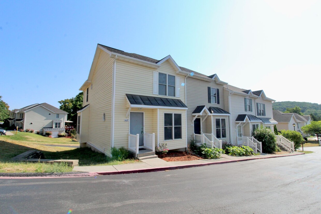 Foto principal - 869 Camelot Ln