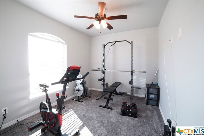 Building Photo - 708 Holstein Dr