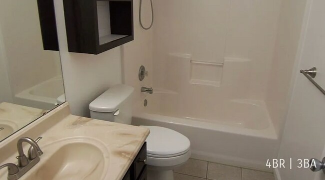 Foto del edificio - 4 Bedroom | 3 Bathroom | Walk Out Basement...