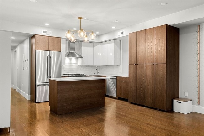 Building Photo - 34 Dix St