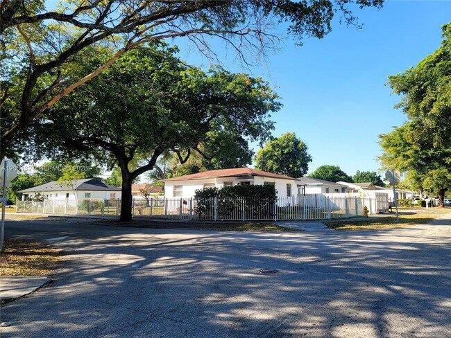 Foto del edificio - 6630 NW 29th Ave