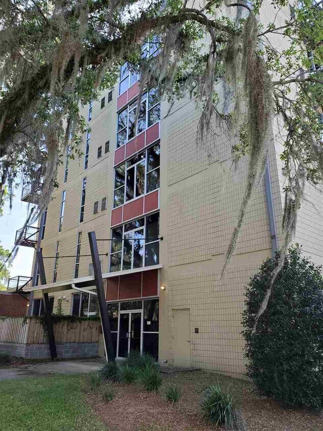Primary Photo - 420 N Adams St