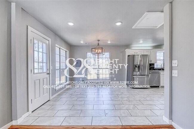 Foto del edificio - Beautifully Updated 3 Bed/2 Bath Single Fa...