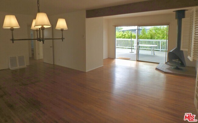 Foto del edificio - 1320 Curtis Ave