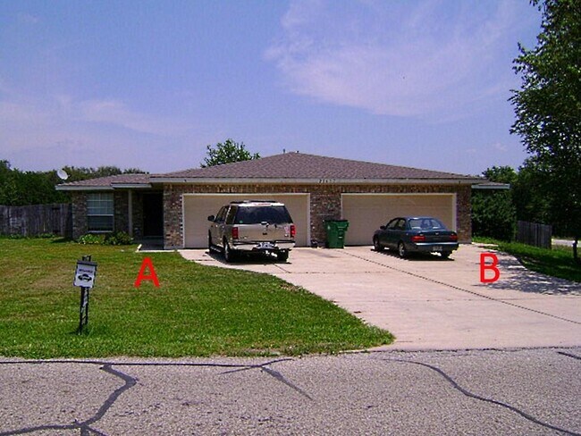 Foto del edificio - 21637 Boggy Ford Rd