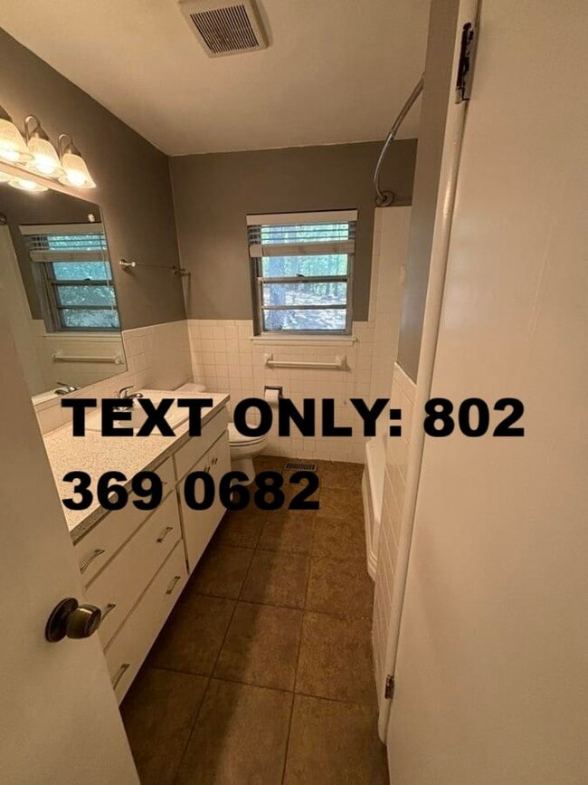 Building Photo - 1476 W Wedington Dr