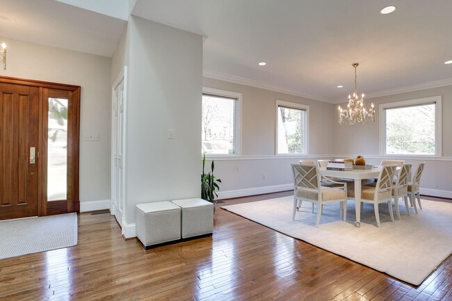 Foto del edificio - 1412 Coventry Ln