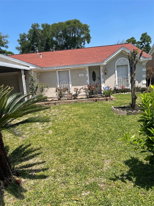 Building Photo - 614 Meadowglen Dr