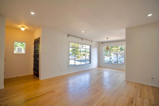 Building Photo - 12735 Fairford Ave