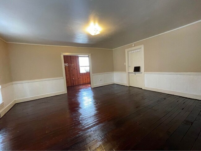 Building Photo - 1322 College St