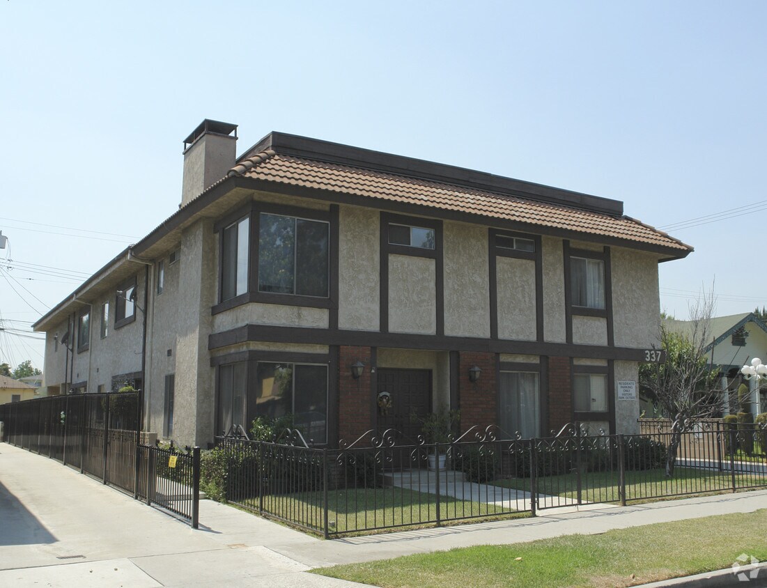 Building Photo - 337 N Monterey St