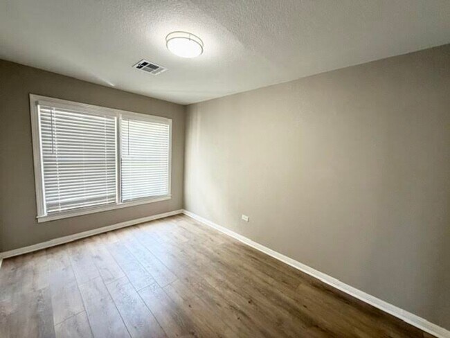 Foto del edificio - 3500 Leland Ave