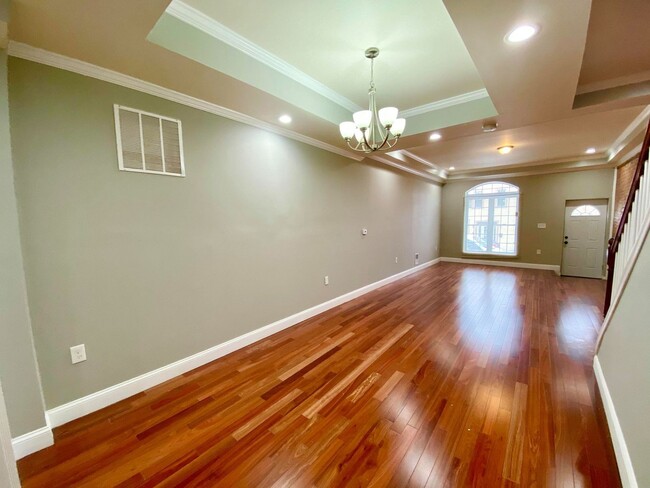 Building Photo - Updated 2-bedroom Patterson Park Home - Mi...