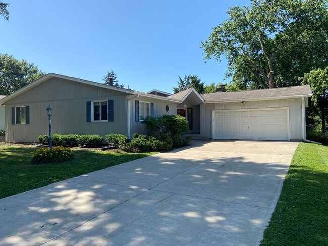 $2,900 | 4 Bedroom, 3.5 Bathroom Home | Pe... - $2,900 | 4 Bedroom, 3.5 Bathroom Home | Pe...