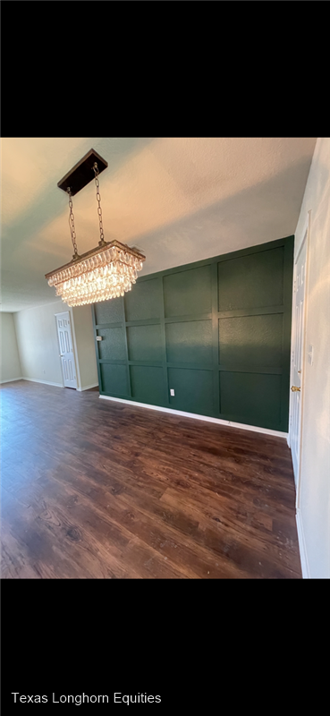 Building Photo - 302 Sheila Dr