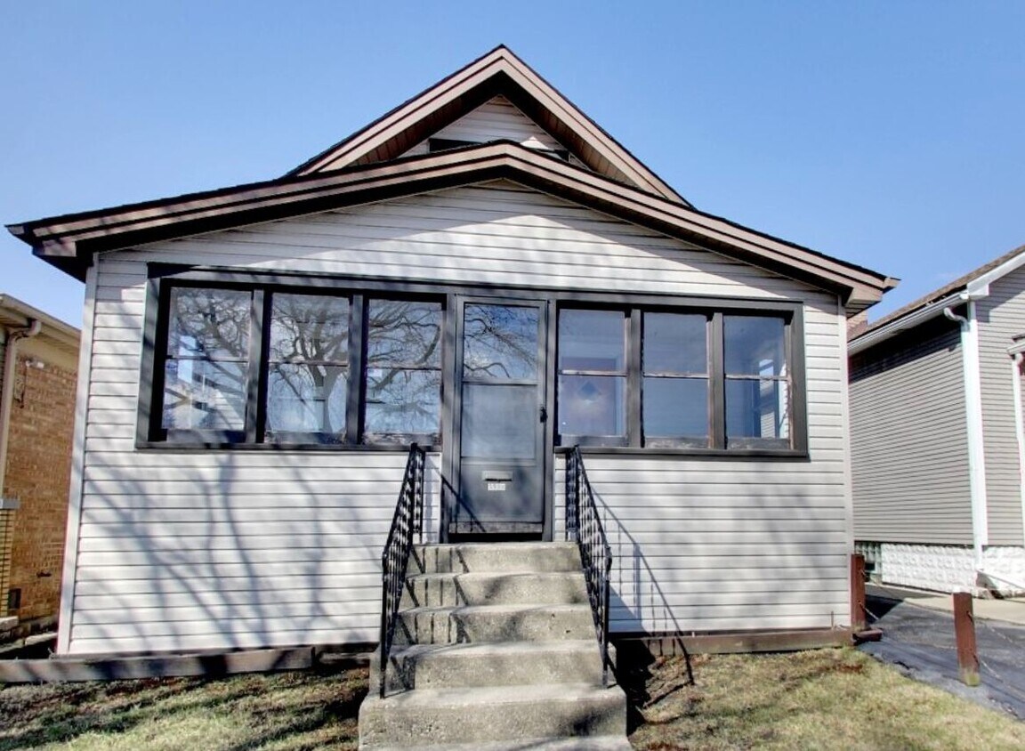 Frente de la casa - 5524 N Mont Clare Ave
