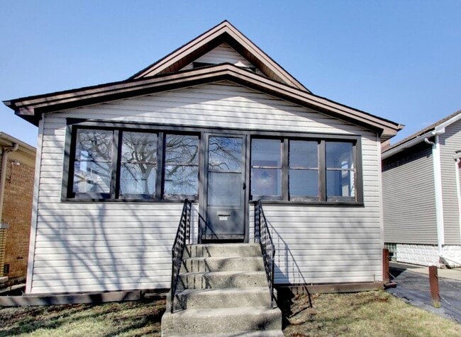 Front of the Home - 5524 N Mont Clare Ave House