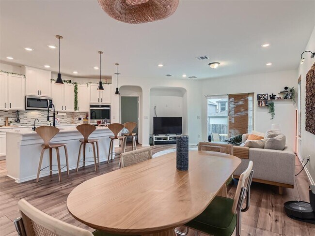 Foto del edificio - 6521 Carriage Pines Dr