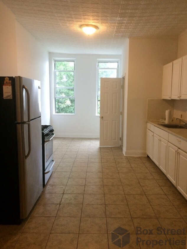 Primary Photo - 1734 Bleecker St