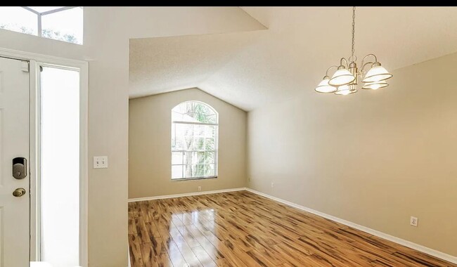 Foto del edificio - 2302 Kenwick Dr