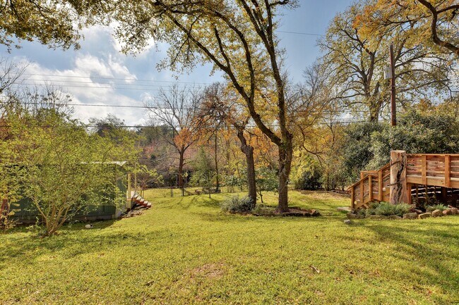 Foto del edificio - 3203 Loyola Ln