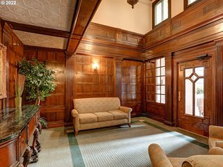 Building Photo - 1811 NW Couch St