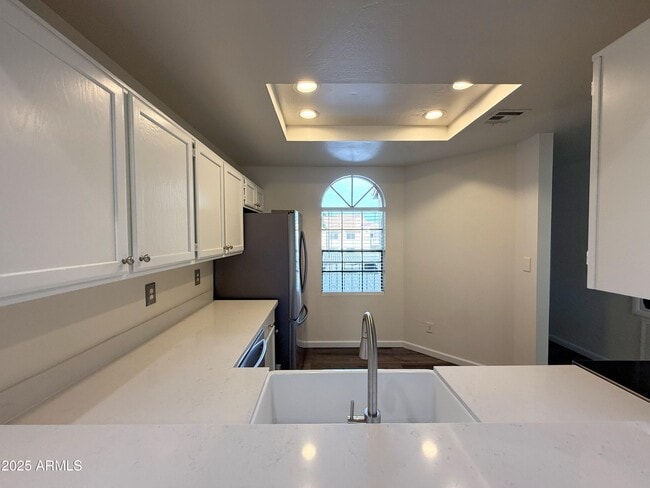 Building Photo - 930 N Mesa Dr