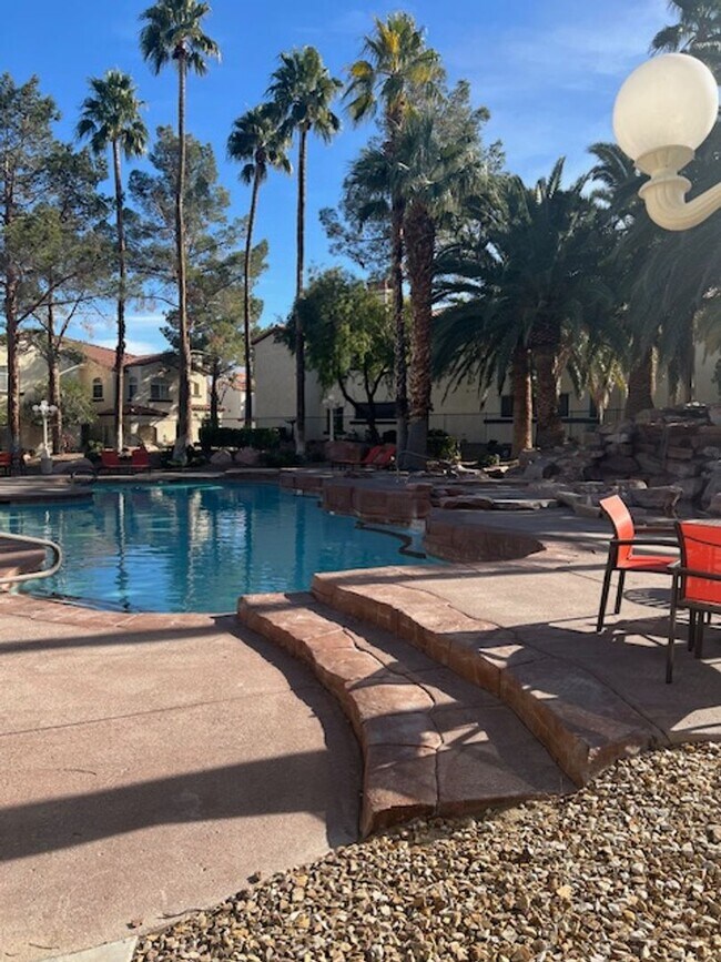 Building Photo - Ground-Level Condo with Dual Primary Suites!