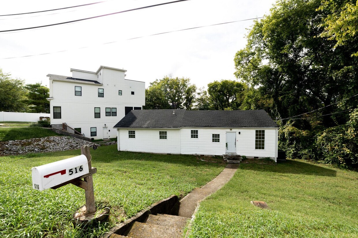 Foto principal - Charming 4BR/2BA Home in South Nashville –...