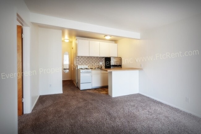 Building Photo - 2008 W Plum St