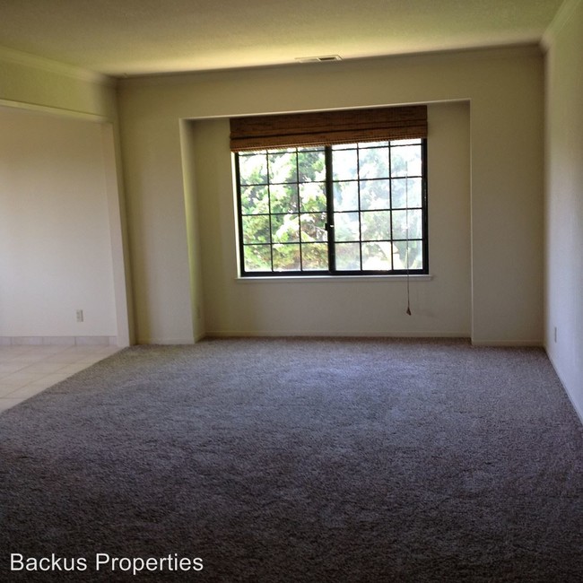 Building Photo - 2 br, 1 bath House - 1061 Riker Street #4