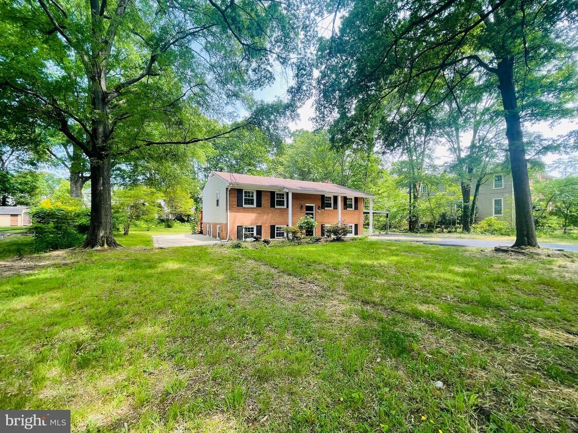 6913 Ridgeway Dr, Springfield, VA 22150 House Rental in Springfield