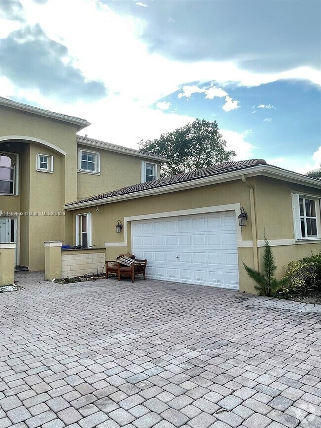 Broward Gardens Gated Apartments for Rent Fort Lauderdale, FL 1