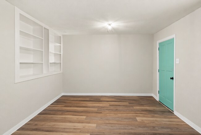 Foto del edificio - AVAILABLE BEGINNING OF JUNE ; APPLY ON OUR WEBSITE TODAY!!!