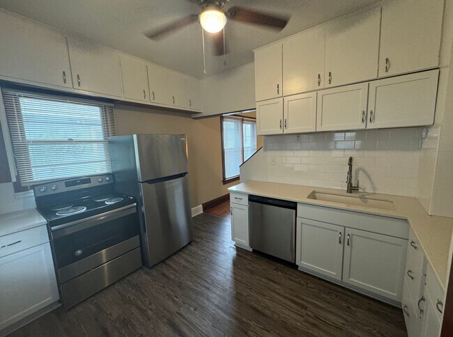 Foto del edificio - Large Augustana Rental Home
