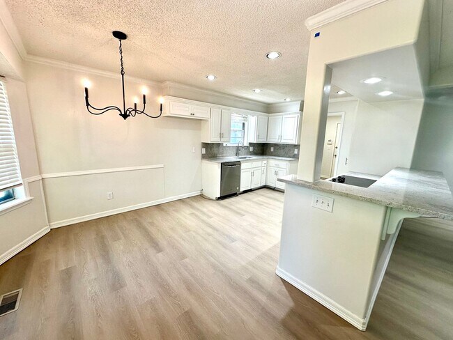 Building Photo - Completely Remodeled 3 Bed 2 Bath Home wit...