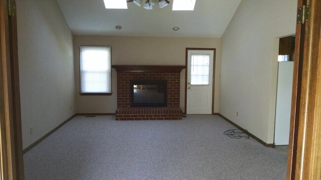 Building Photo - 2700 Burning Tree Ln