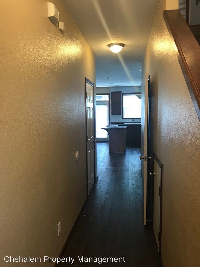 Building Photo - 3 br, 2.5 bath House - 810 E. Ninth St. #E-22