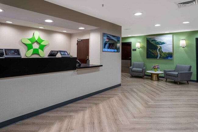 Foto del edificio - Furnished Studio-Orange County - John Wayn...