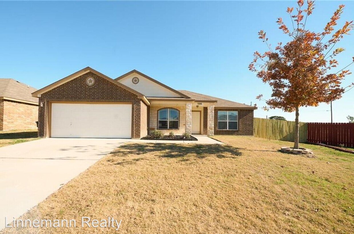 Primary Photo - 5106 Screaming Eagle Cir