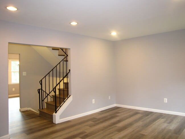 Building Photo - Beautifully updated brick end-unit townhou...