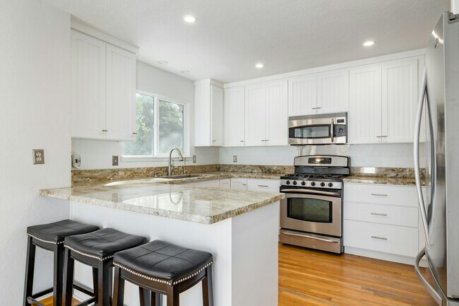 Foto del edificio - 3200 Mulberry Dr