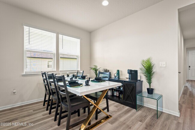Foto del edificio - 12639 Lake Taylor Ln