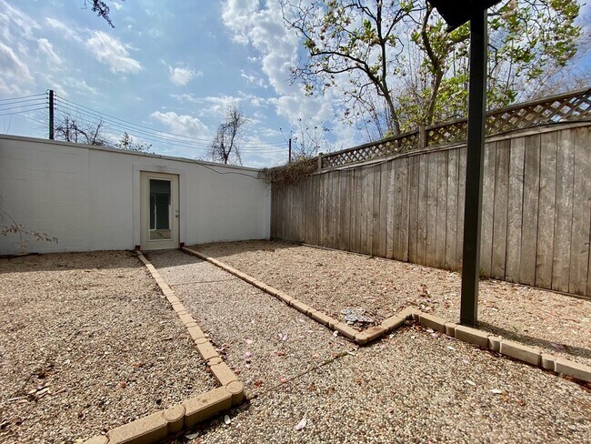 Foto del edificio - 1259 Blalock Rd